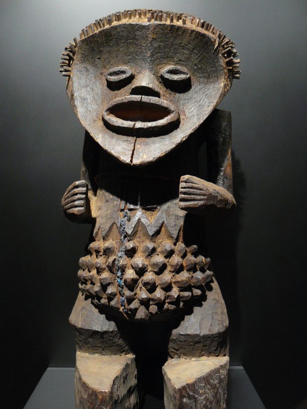 http://upload.wikimedia.org/wikipedia/commons/2/20/Statuette_Mambia_Nigéria.jpg